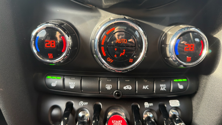 MINI Hatchback 1.5 Cooper Classic 3dr Auto Petrol Hatchback